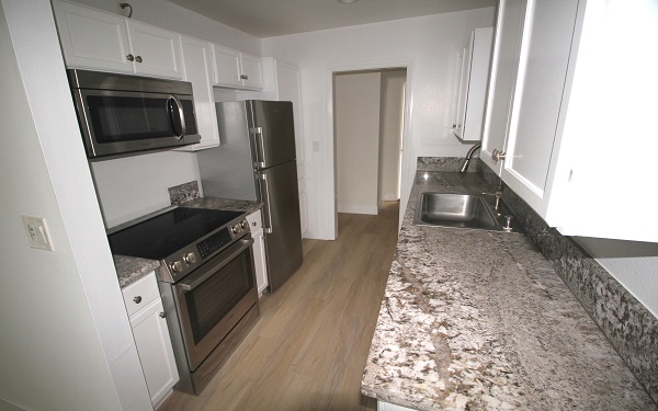 Fully Equipped Kitchen with Top Line Appliances