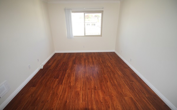 Large bedroom with wall to wall closet with mirrored doors Large bedroom with wall to wall closet with mirrored doors