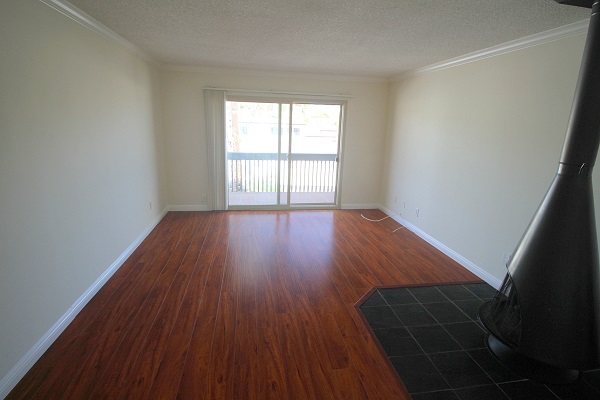 Large living room with hardwood flooring crown moldings with LED mood lighting Large living room with hardwood flooring crown moldings with LED mood lighting