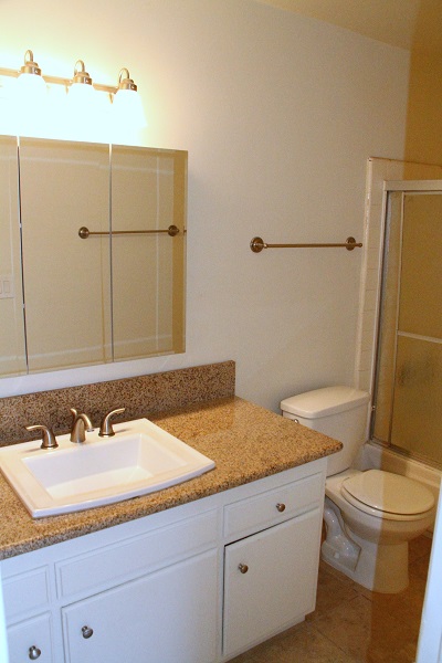 2 Full Bathrooms with Imported Granite and Travertine Marble