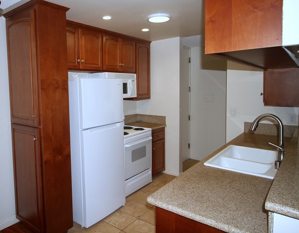 Fully Equipped Kitchen with Custom Cherrywood Cabinets Fully Equipped Kitchen with Custom Cherrywood Cabinets