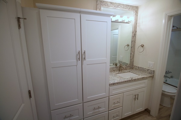 Well equipped second full bathroom