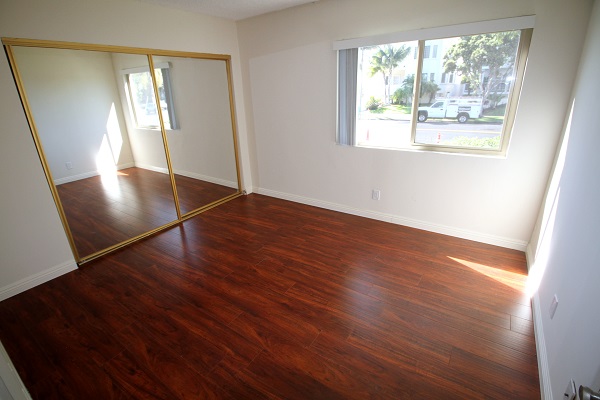 Bedrooms with large closets and hardwood laminate floor